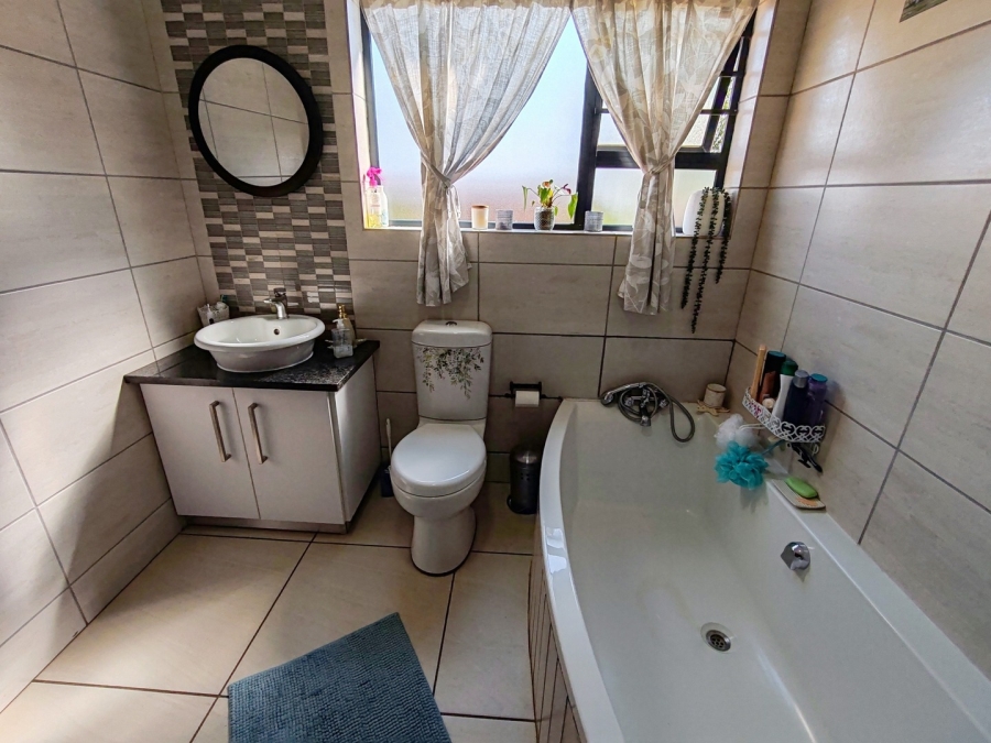 3 Bedroom Property for Sale in Lifestyle Estate North West